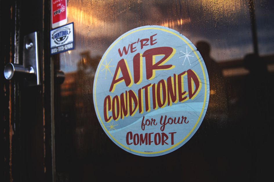 come in we're air conditioned_c